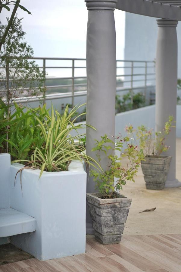 Quince Studio W/ Balcony Orochi Staycation Ph At Loop Tower Cdo Cagayan de Oro Esterno foto
