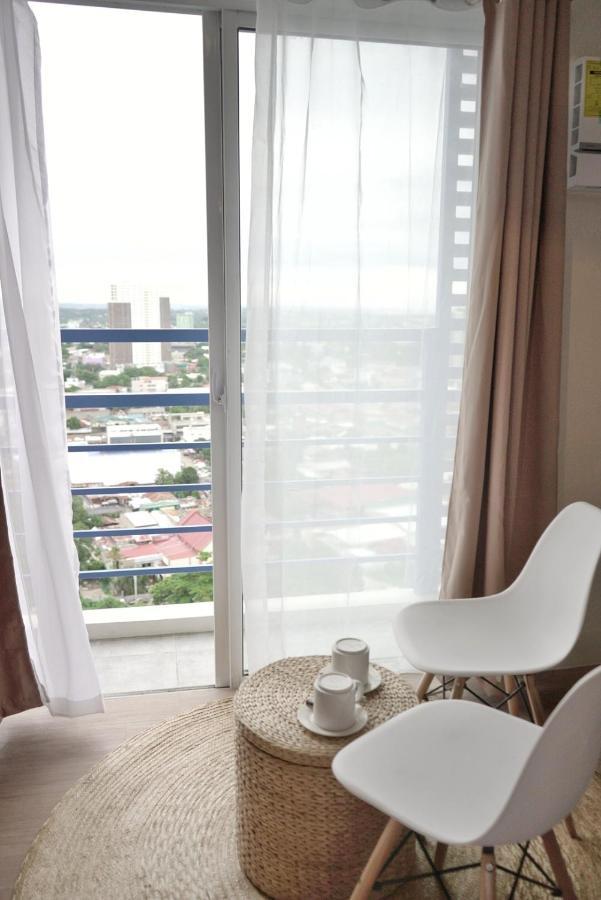 Quince Studio W/ Balcony Orochi Staycation Ph At Loop Tower Cdo Cagayan de Oro Esterno foto