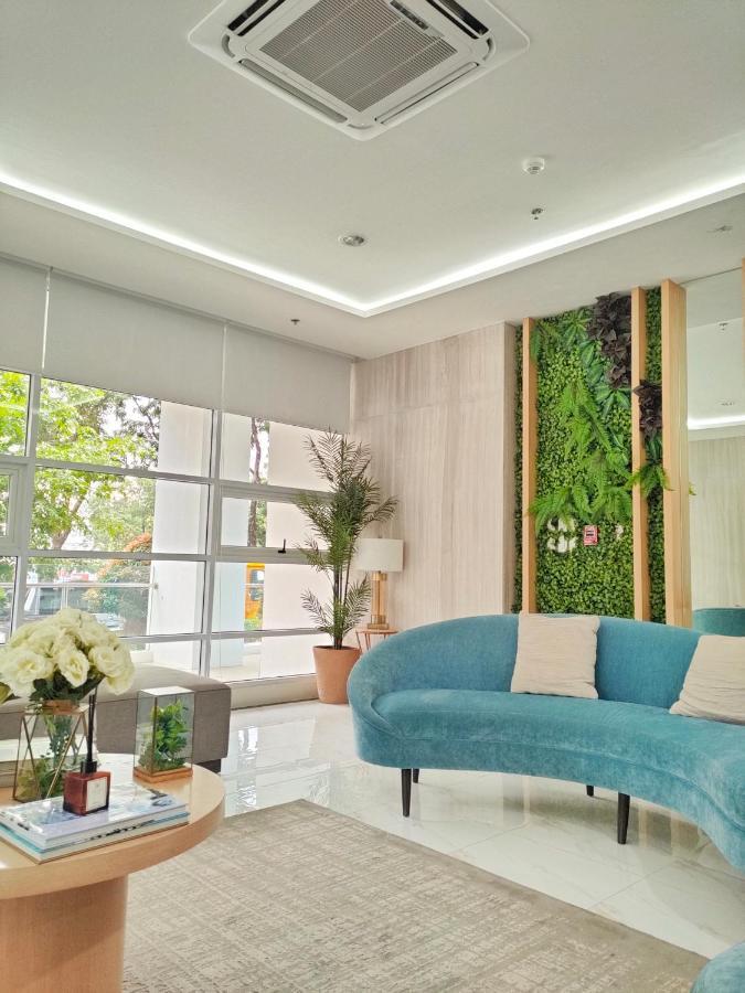 Quince Studio W/ Balcony Orochi Staycation Ph At Loop Tower Cdo Cagayan de Oro Esterno foto